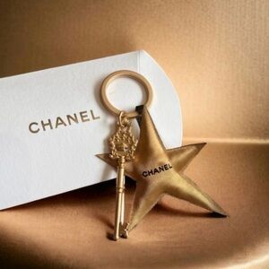 CHANEL GWP Gold Star and Key Charm NWT